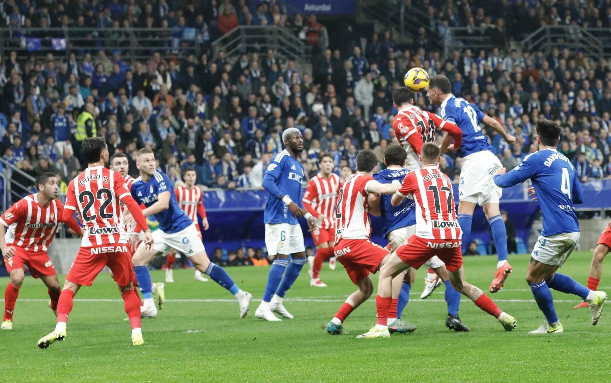 Así fue el derbi asturiano: todas las fotos del encuentro entre el Oviedo y el Sporting en el Tartiere