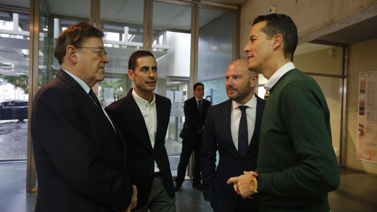 Puig, Bielsa, Gaspar y Alfaro hablan en el Consell de Alcaldes del PSPV.