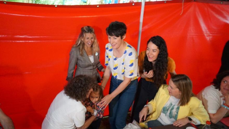 La portavoz nacional del BNG, Ana Pontón, junto a la ministra Yolanda Díaz, la candidata de CA, María Rozas, y la candidata del BNG a la Alcaldía, Goretti Sanmartín