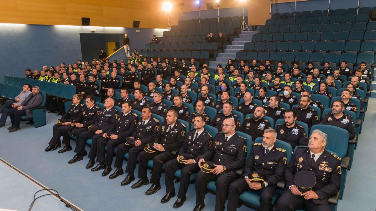 Policías locales de toda la provincia en la inauguración de la nueva promoción formativa del Ivaspe este jueves