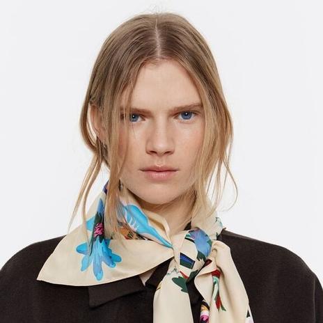 Solo necesitas estos pañuelos estampados para lograr un look 10