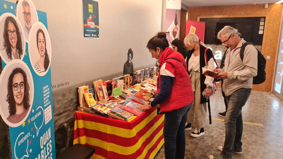 L’Oficina de Català de Roses celebra Sant Jordi amb diferents activitats entre el 19 i el 25 d’abril