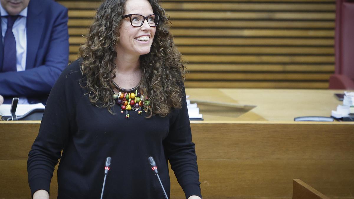 La diputada de Unides Podem ha realizado la defensa de la Ley en el pleno de las Cortes Valencianas