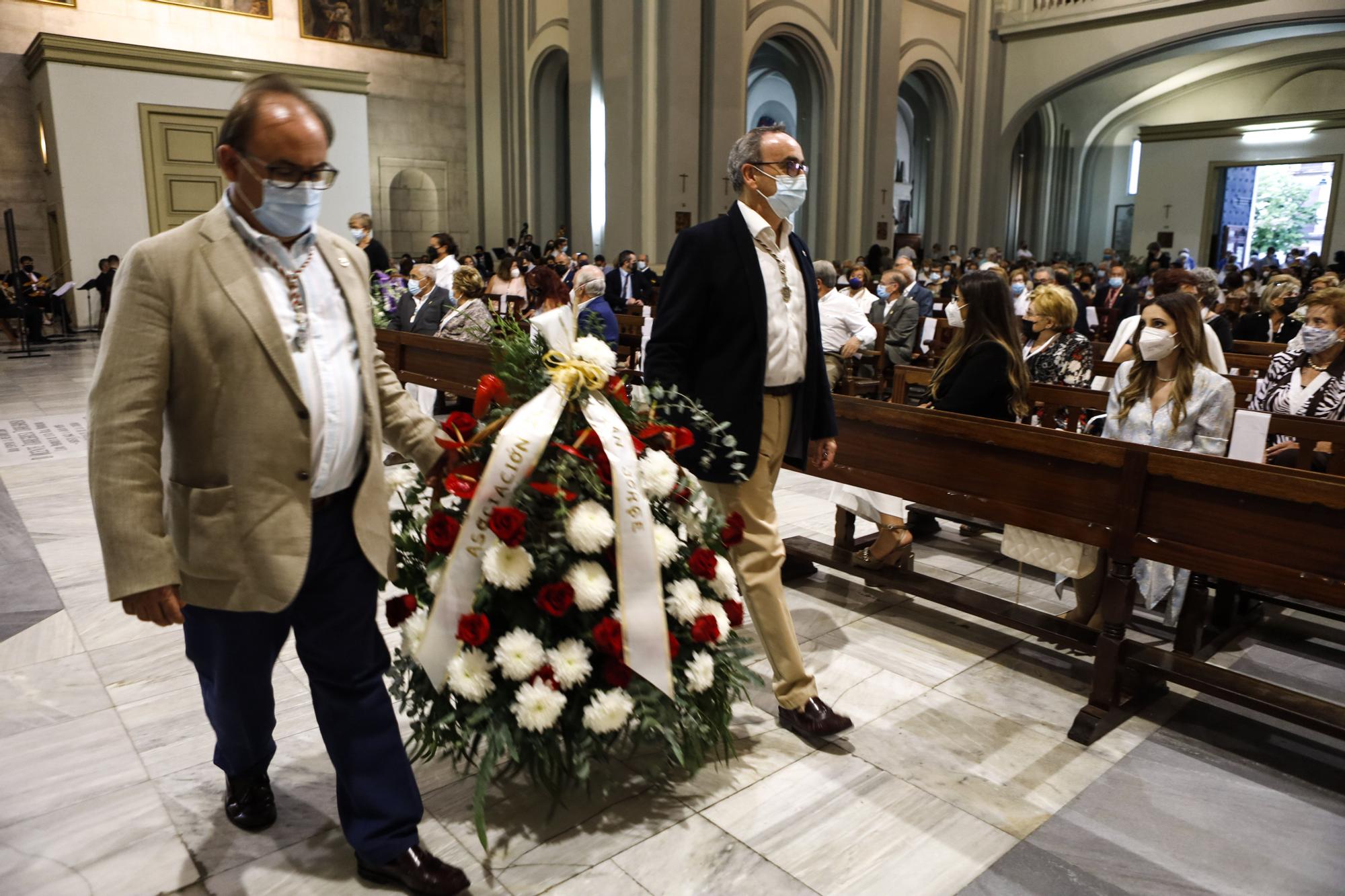 Alcoy homenajea a su patrona con flores