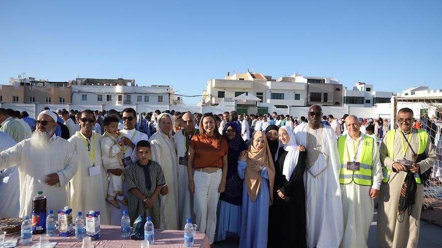 María Dolores Corujo celebra el fin del Ramadán con los musulmanes de Lanzarote