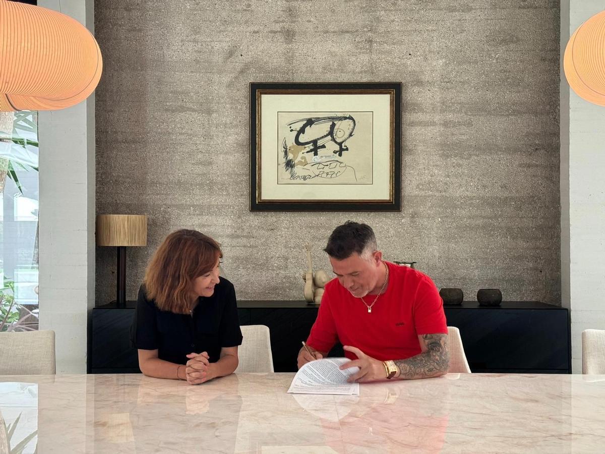 Alejandro Sanz y Yolanda Pérez, directora general de Stage Entertainment España.