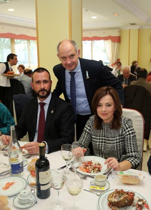 Integrantes de una treintena de cofradías gastronómicas acuden a la cita anual