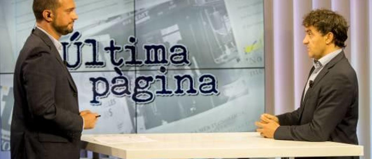 Colomer (derecha), en el programa «Última página» de Levante TV, con Gustavo Clemente.