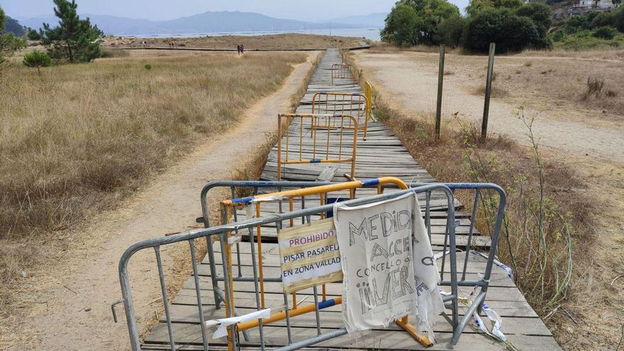 Costas hará una pasarela nueva en Liméns y Cangas la mantendrá