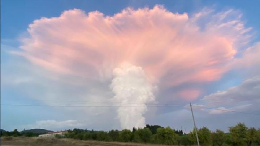 Las nubes con forma de volcán que han aparecido en Requena