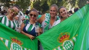 Virginia, Gloria, Ana y Paula, socias fundadoras de la peña bética El Pato Verde.