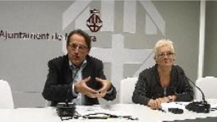 El portaveu Antoni Llobet i la regidora Mercè Rosich, ahir al migdia