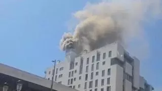 Alarma en Oviedo por un incendio en un establecimiento hostelero de la zona del Vasco