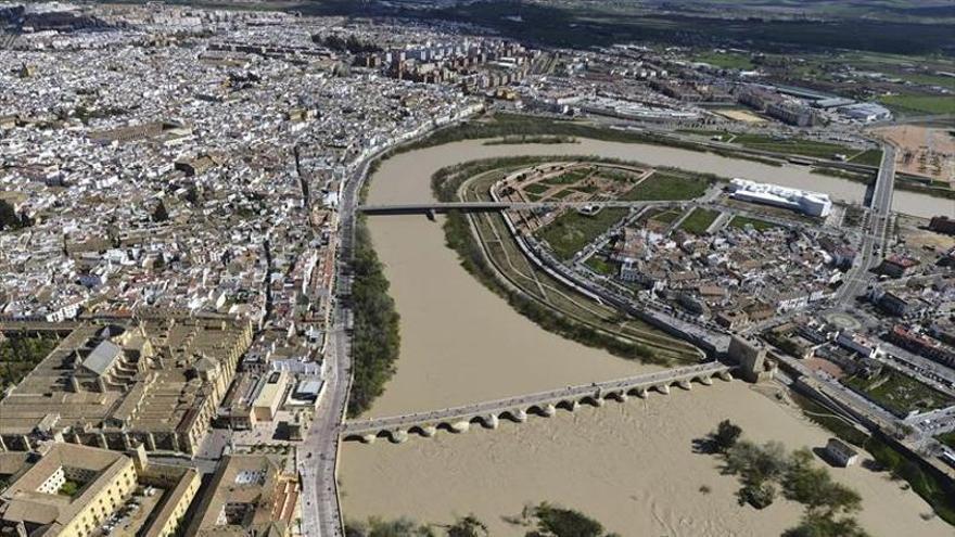 Vista aérea de Córdoba, con el río en el centro.