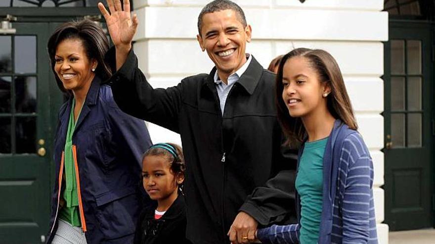 El presidente Obama junto a su esposa y sus dos hijas.