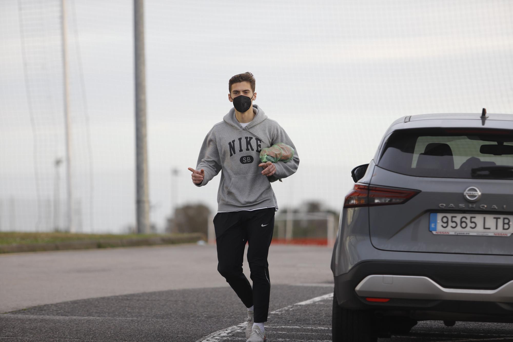 Los jugadores del Sporting pasan por Mareo para realizar tests de antígenos y PCR