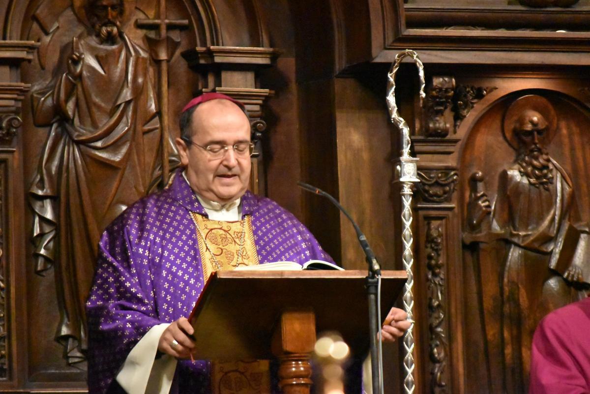 Galería | Cáceres celebra el Miércoles de Ceniza en la Concatedral de Santa María.