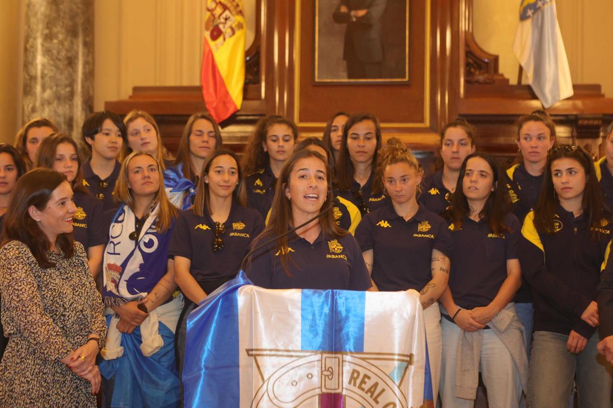 El Dépor Abanca celebra su ascenso en la plaza de María Pita