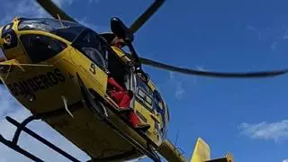 Evacúan al Hospital del Oriente a un joven lesionado en una pierna tras pasar la noche en una cabaña de la Sierra del Cuera en Llanes