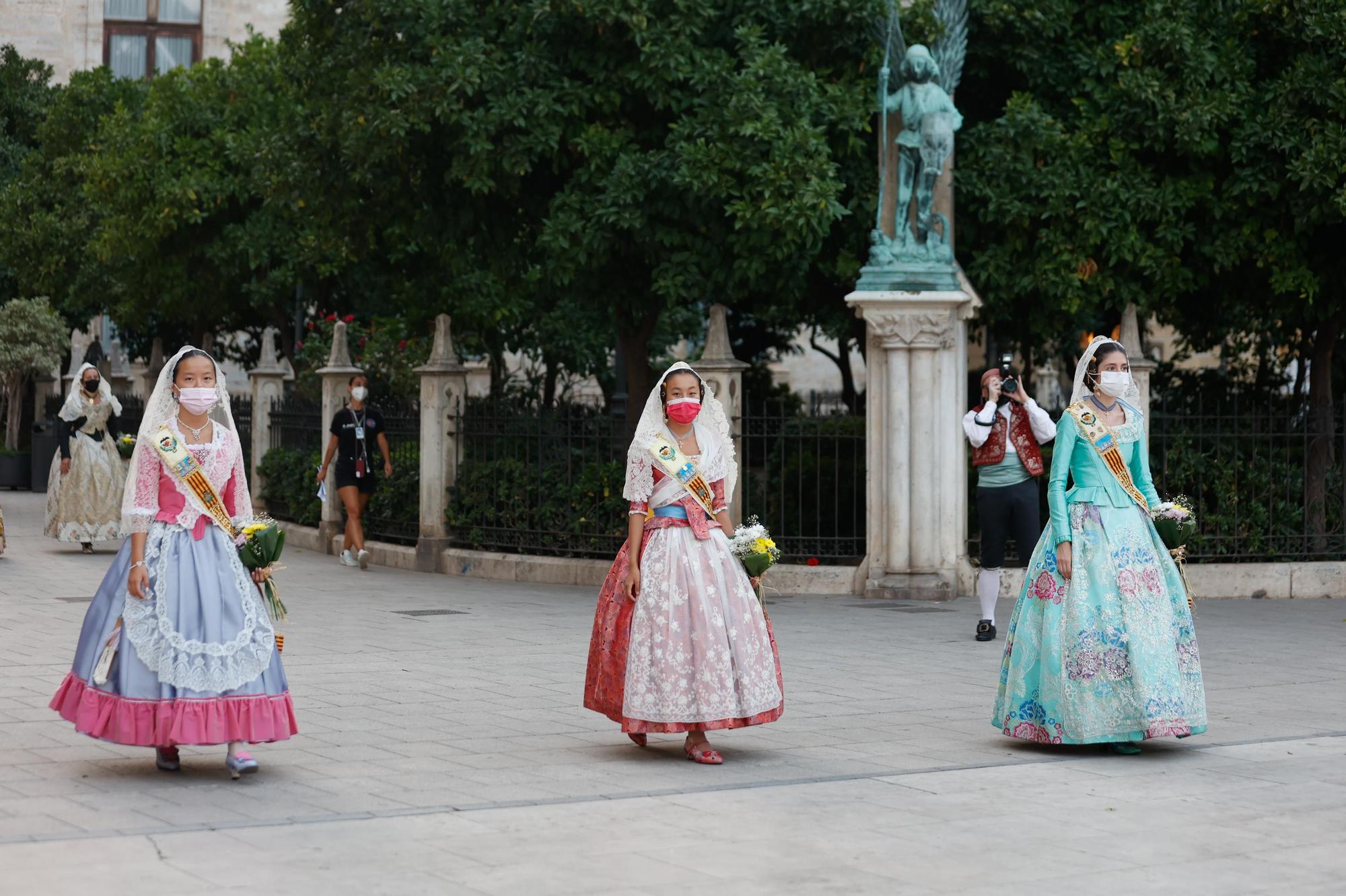 Búscate en el segundo día de Ofrenda por la calle de Caballeros (entre las 20.00 y las 21.00 horas)