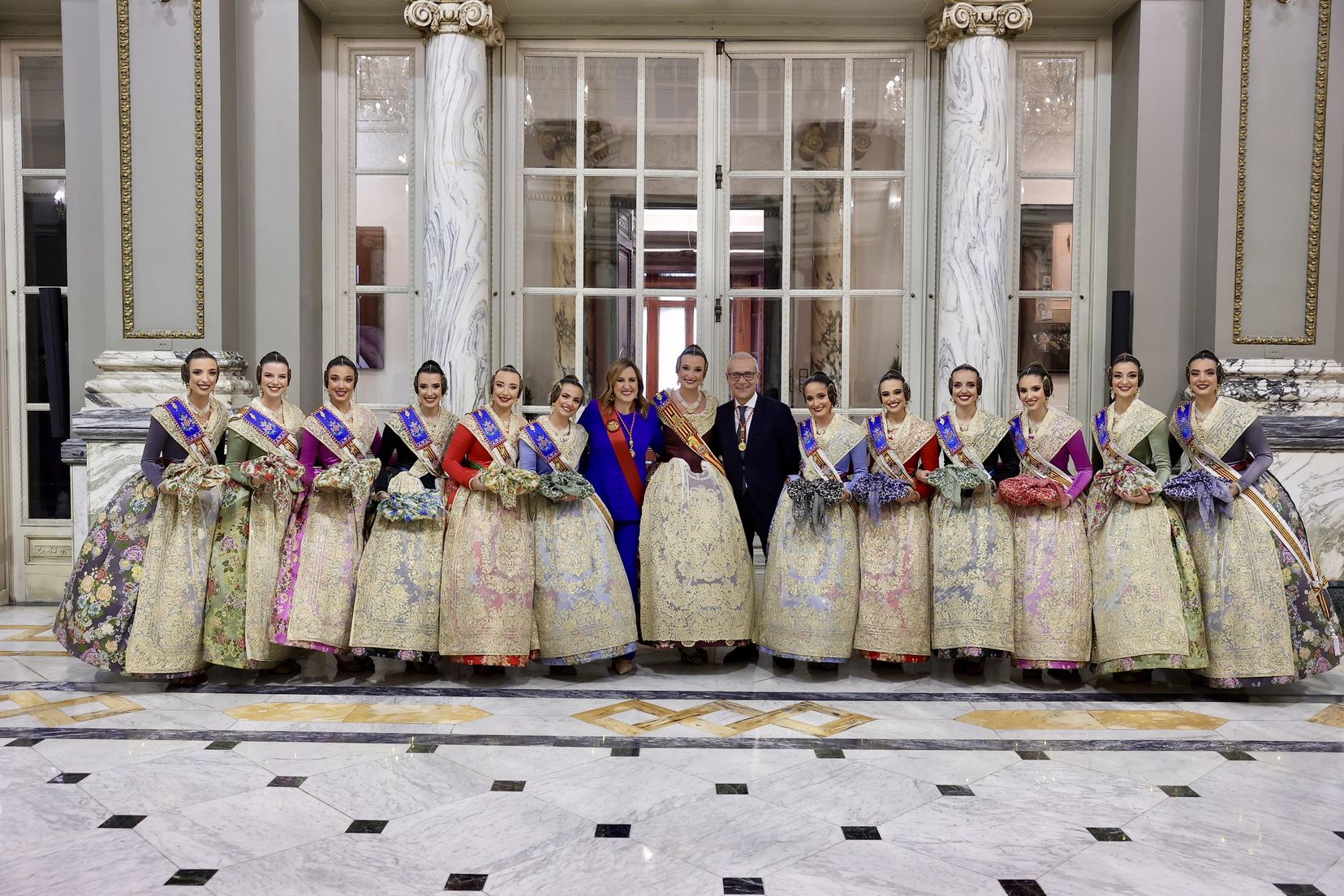 Balcón y "mocaorà" en la despedida de Berta Peiró y la corte 2025