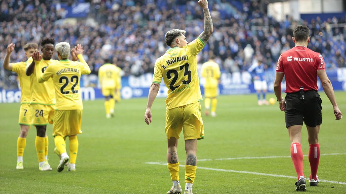 Ximo Navarro celebra su gol en Oviedo