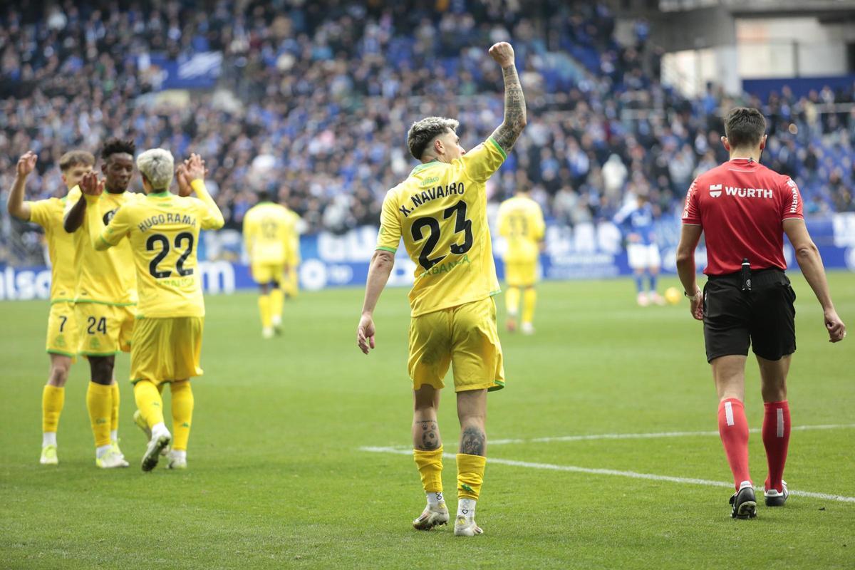 Ximo Navarro celebra su gol en Oviedo