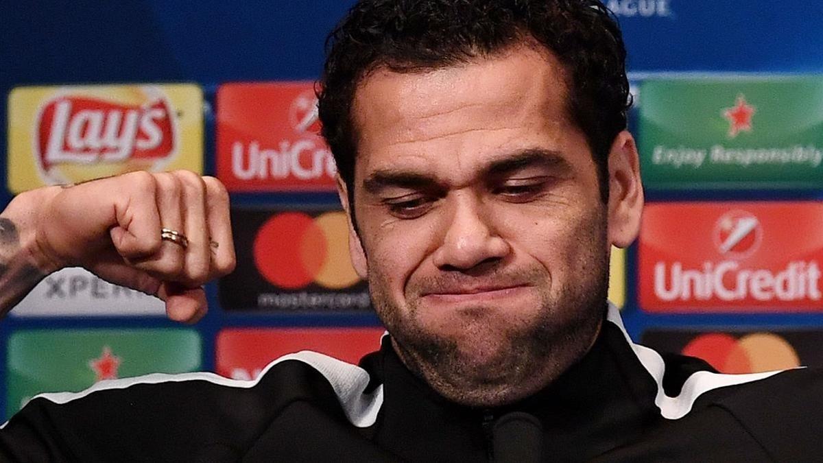 Dani Alves, durante la conferencia de prensa de ste lunes