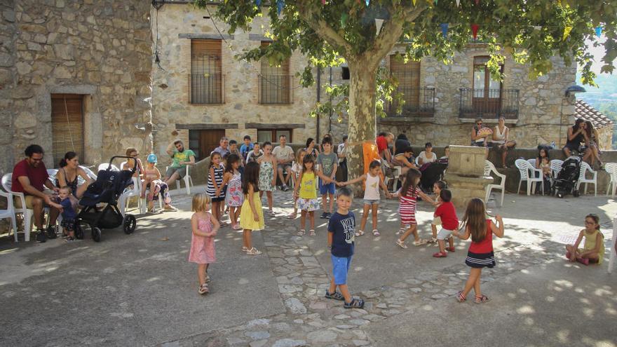 La festa d&#039;estiu va omplir la plaça de l&#039;Estrada