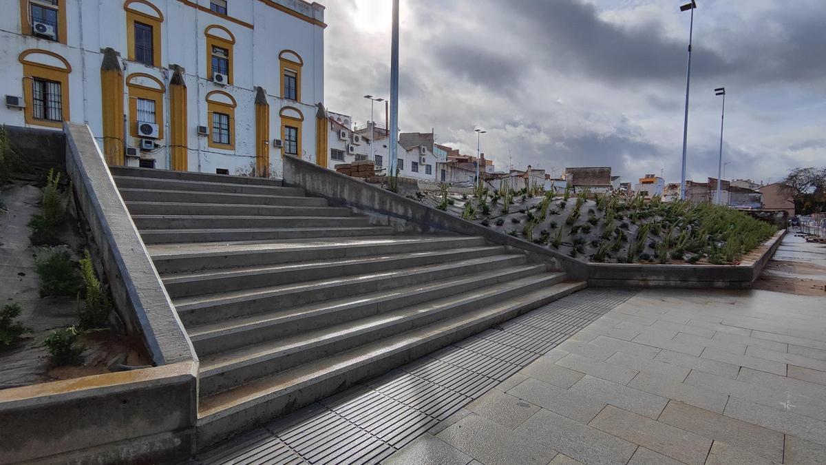 Las nuevas escaleras que dan acceso al palacio de Godoy.