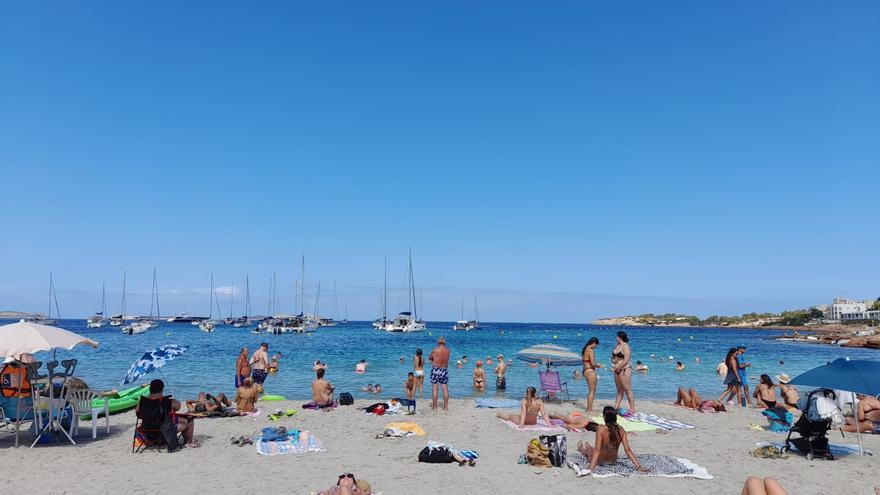 Más de 10 playas de Ibiza y Formentera se convierten en espacios sin humo