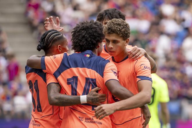 El Barça se prepara para la Liga con una goleada al Basilea (2-5)