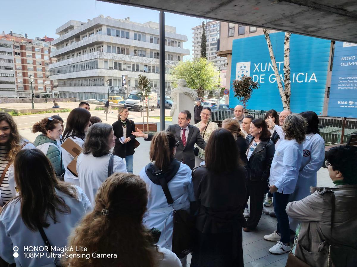 Caballero visitó hoy a los médicos concentrados en el Olimpia Valencia