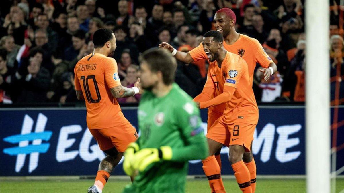 Holanda goleó por 4-0 a Bielorrusia en De Kuip