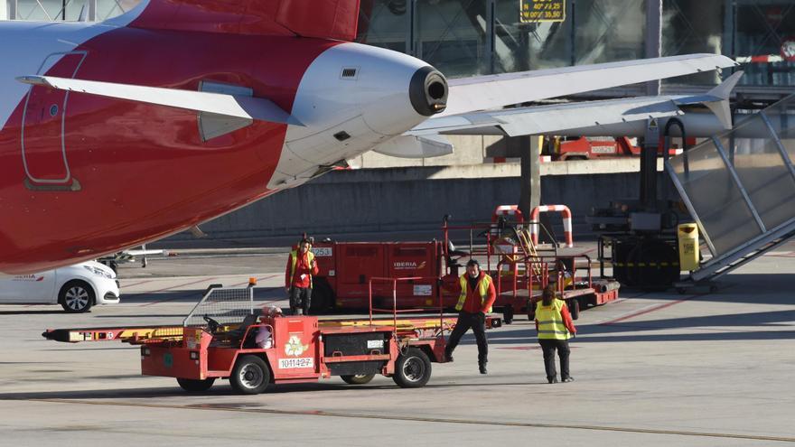 Más de 4.000 maletas siguen apiladas en el aeropuerto de Gran Canaria