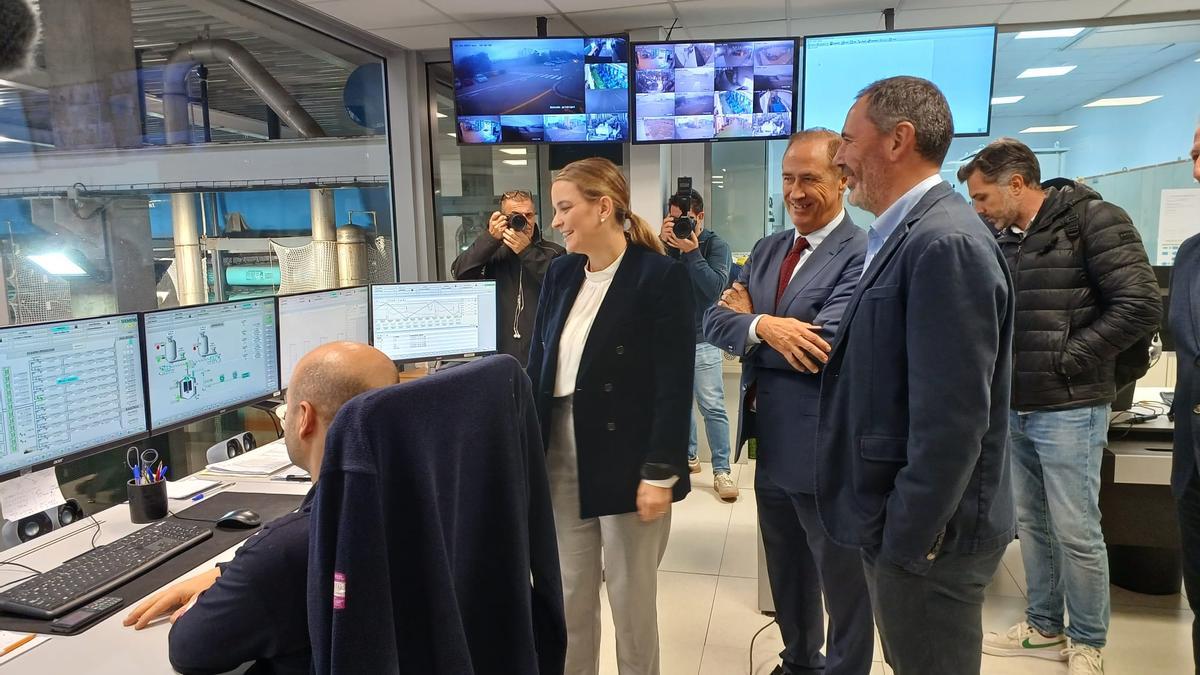 Prohens visita las instalaciones de la desaladora de Palma