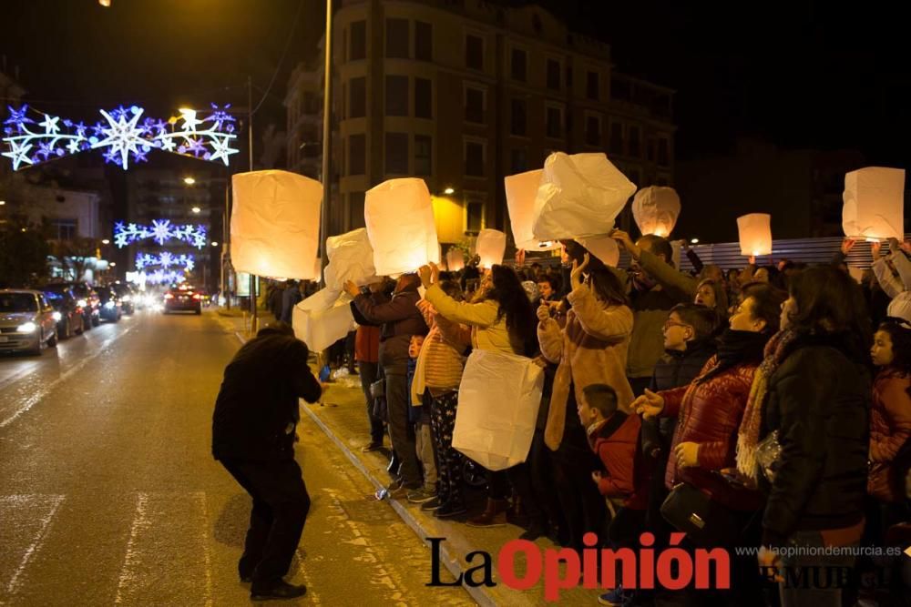 Farolillos solidarios y llegada de Papa Noel en Ca