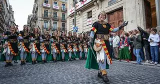 Alcoy se vuelca con la Diana en el 750 aniversario del patronazgo de Sant Jordi