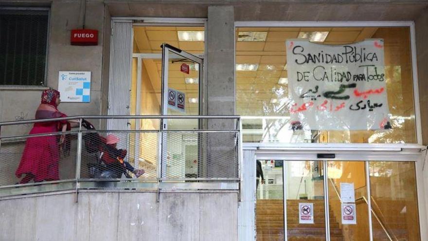 Entidades denuncian que el decreto del PSOE mantiene la exclusión sanitaria