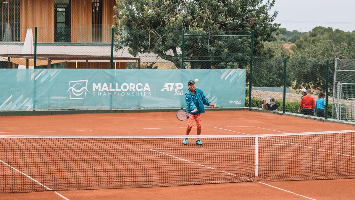 Naomi Osaka, durante su entrenamiento en el Mallorca Country Club de Santa Ponça.