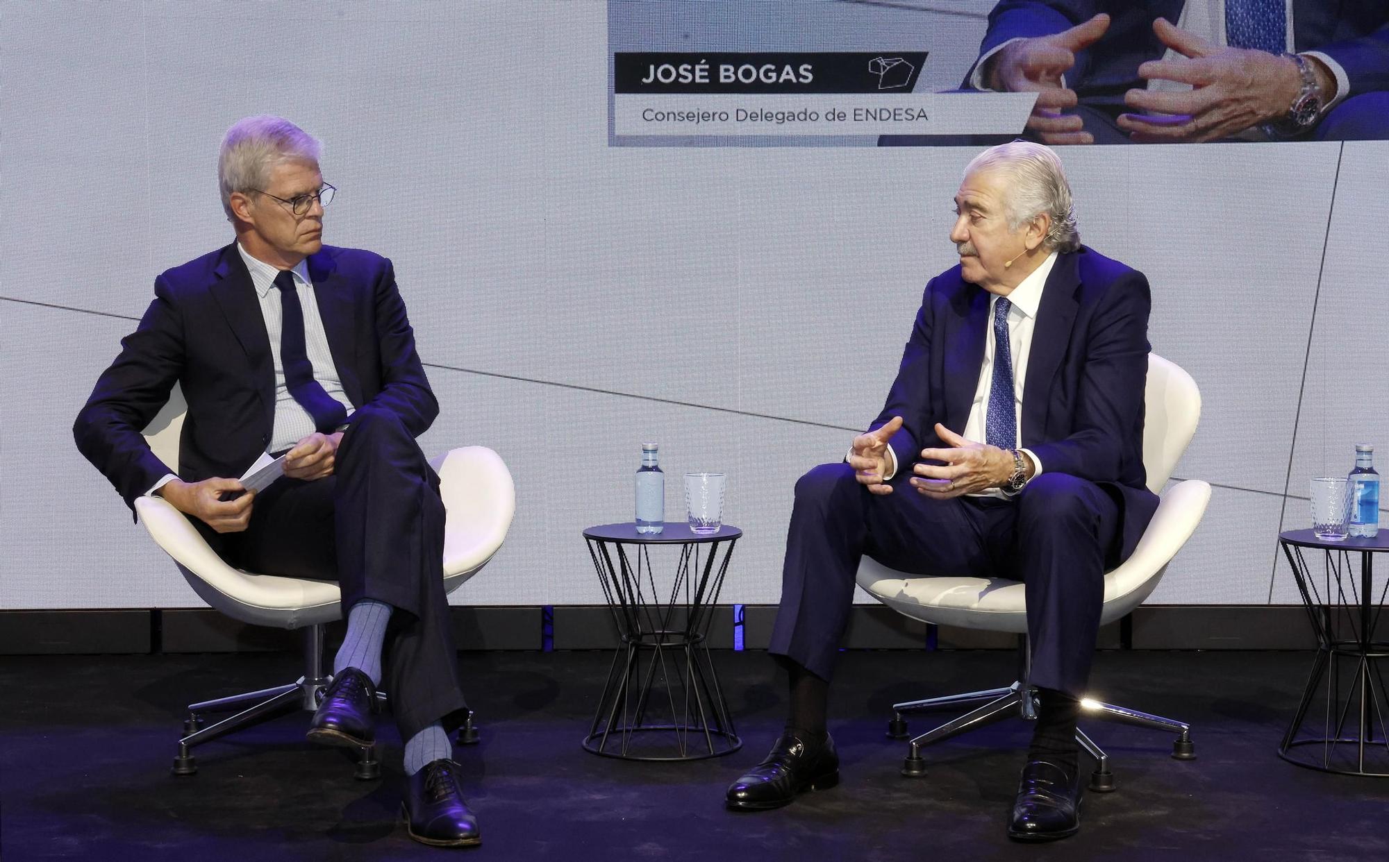 El poder político y empresarial se cita en Santiago