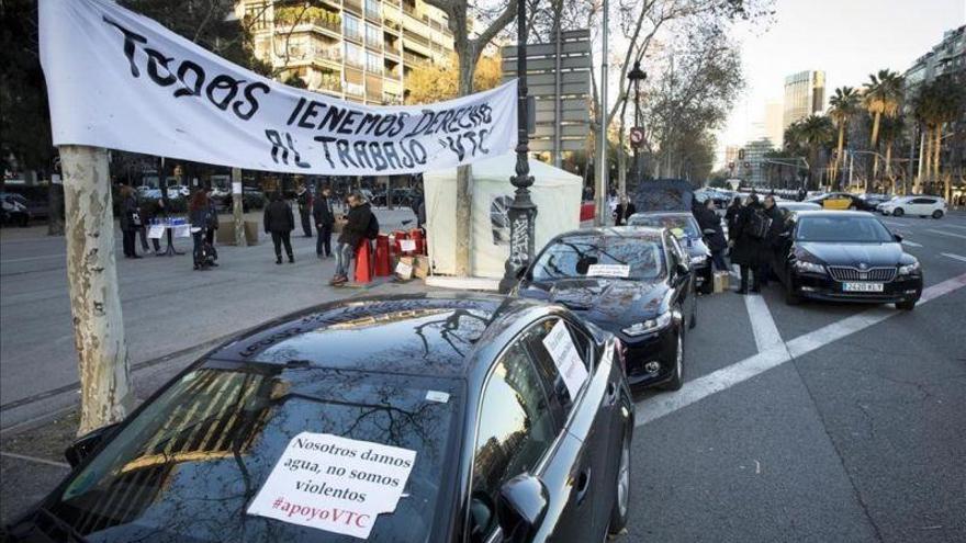 Cabify insta a Torra y a Colau a no apoyar &quot;los objetivos particulares del taxi&quot;