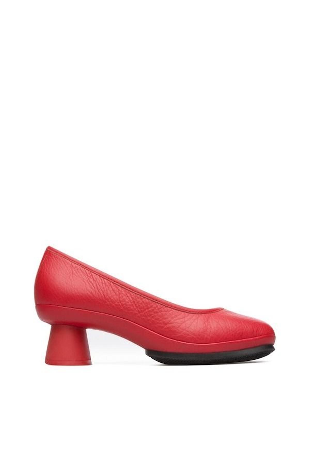 Zapatos rojos: el 'kitten heel' futurista