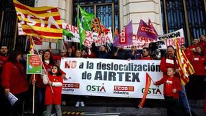 Protesta de los trabajadores de Airtex contra la deslocalización y los despidos en la empresa.