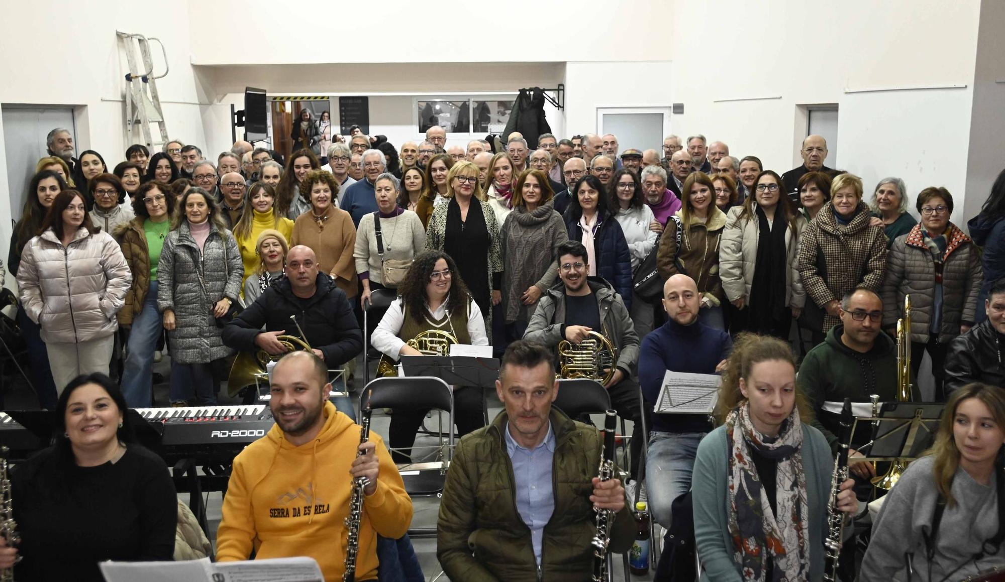 ensayo de la coral Casablanca y orquesta.