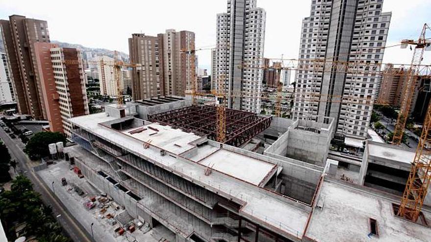 Las obras del Centro Cultural llevan meses paralizadas pese a que ahora debían estar casi acabadas.