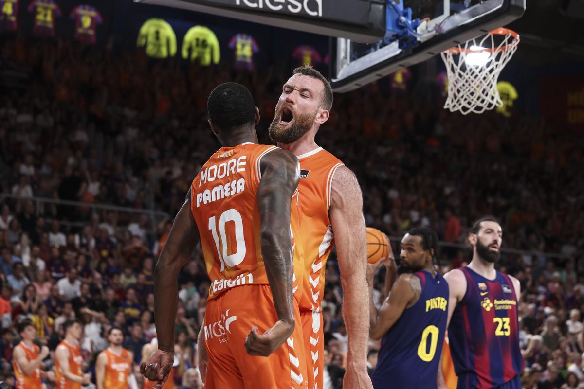 Matt Costello of Valencia Basket celebrates a basket during the Spanish League, Liga ACB Endesa, basketball Final Game 4 match played between FC Barcelona and Valencia Basket at Palau Blaugrana on June 24, 2026 in Barcelona, Spain. AFP7 24/06/2026 ONLY FOR USE IN SPAIN. Javier Borrego / AFP7 / Europa Press;2026;ACB;BASKET;SPORT;ZBASKET;ZSPORT;FC Barcelona v Valencia Basket - Liga ACB Endesa - Final Game 4
