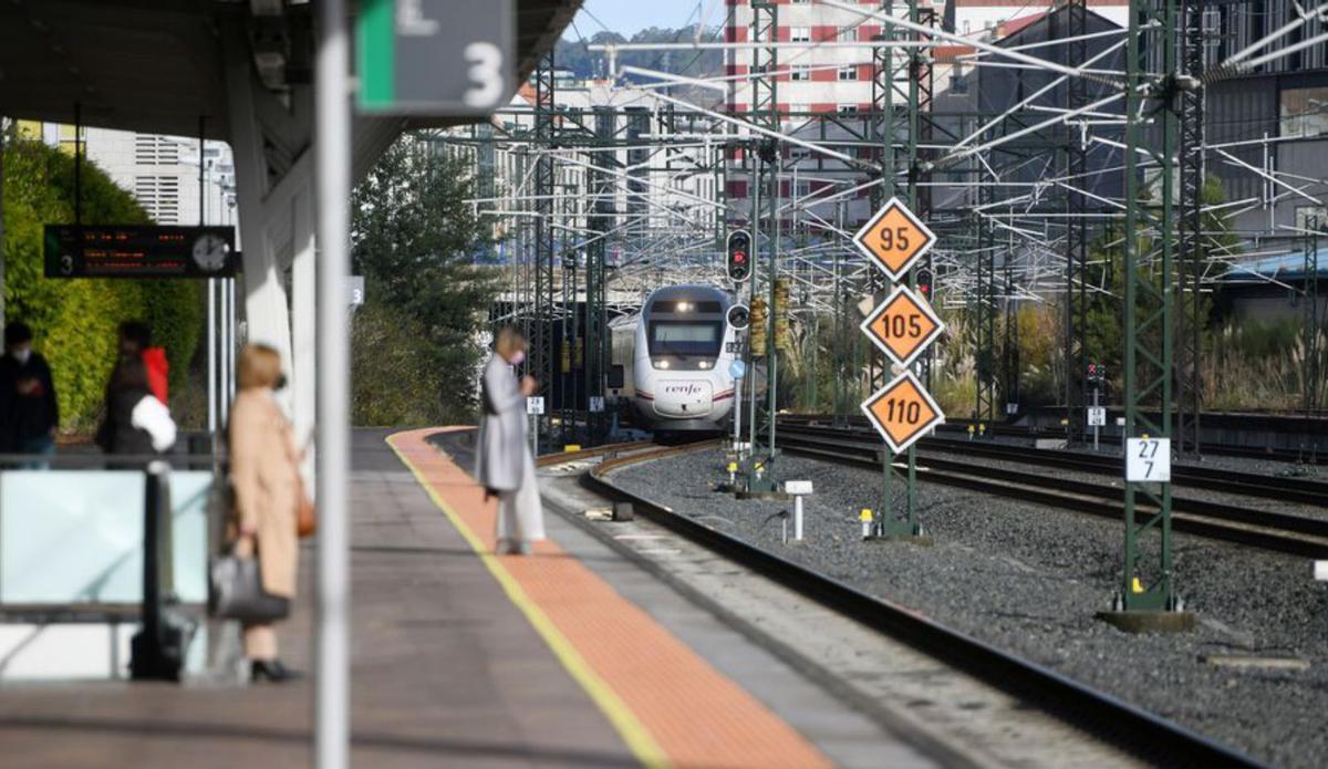 Un tren de cercanías con Vigo y Vilagarcía supondría más frecuencias.  