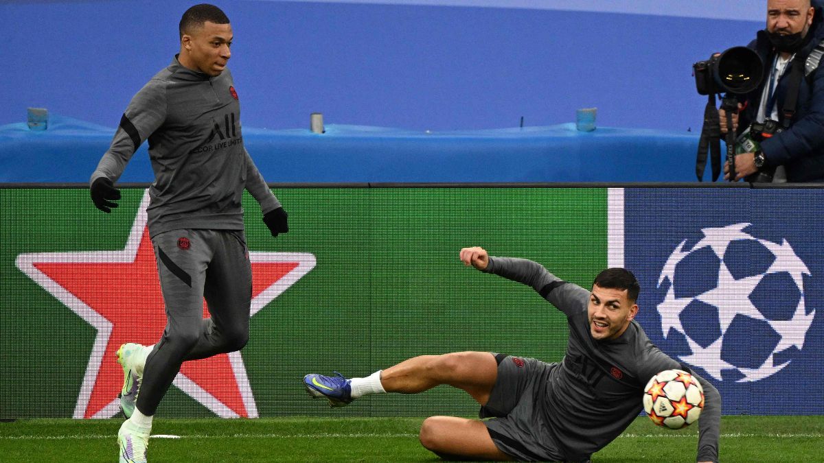 Kylian Mbappé y Leandro Paredes, en el PSG