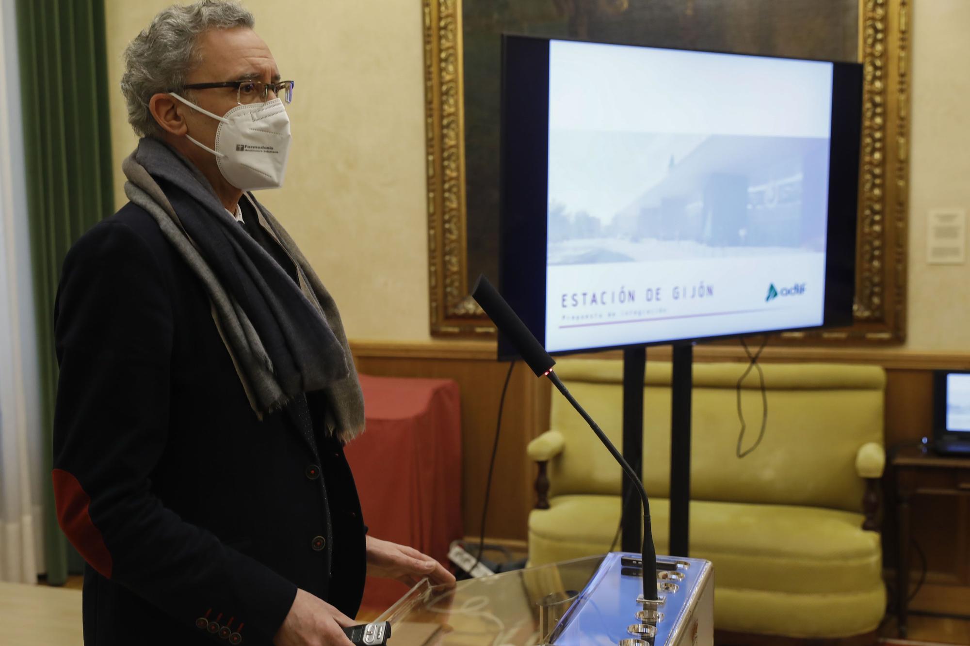 Pedro López Guerrero, ayer, durante su intervención en el Ayuntamiento.